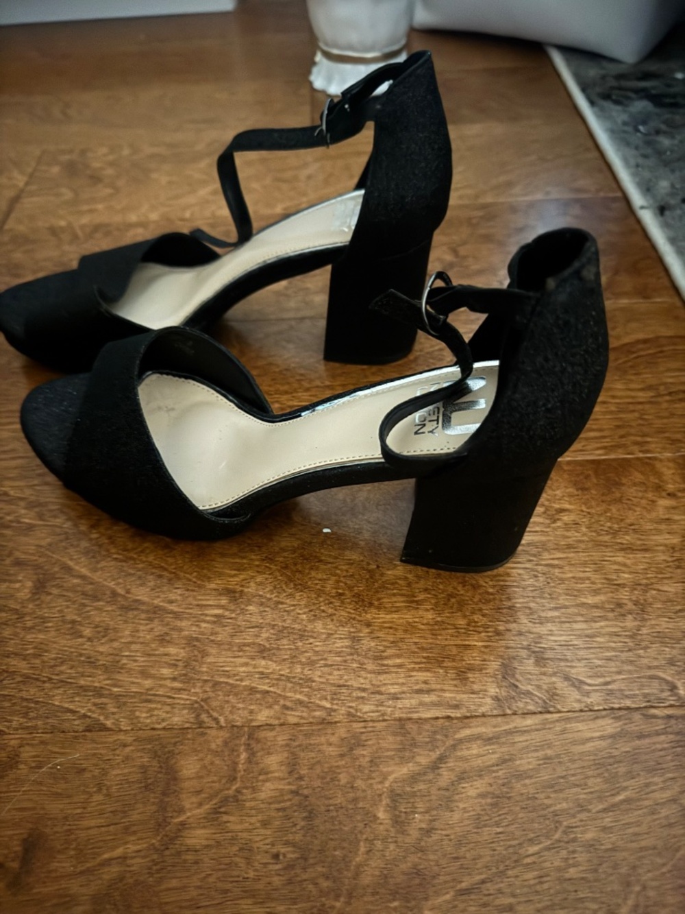Michael Kors shoe - Picture 2 of 4